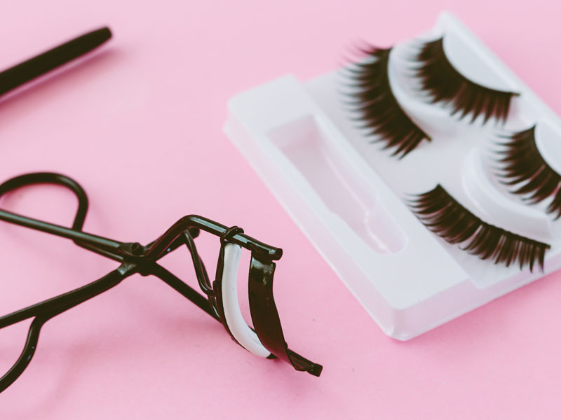 The Risks of Wearing False Eyelashes | Midwest Eye Consultants | Blog