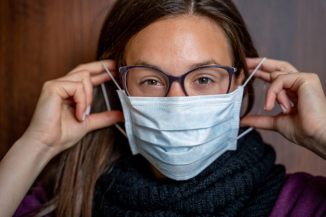 5 Tips to Prevent Foggy Glasses While Wearing a Mask