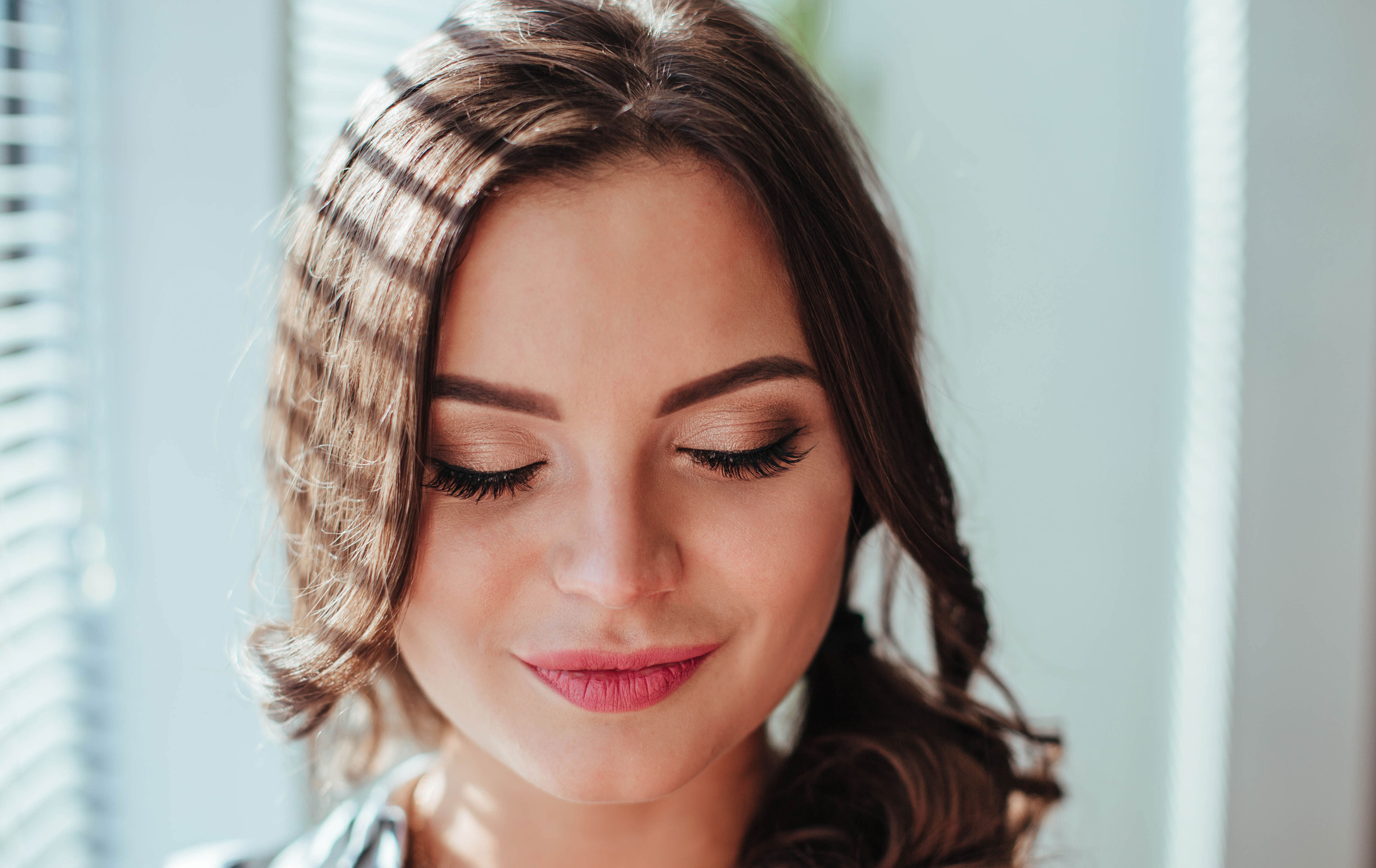 portrait-photo-of-a-beautiful-young-brunette-girl-with-her-eyes-closed-who-gets-pleasure